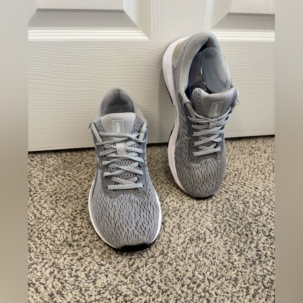 ASICS 9 FLYTEFOAM DUOMAX RUNNING  WOMEN'S SIZE 9 gray/ White